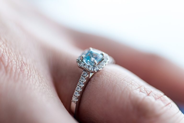 婚約指輪に誕生石って有り おすすめしたい誕生月別の意味 デザイン Marrying マリーング